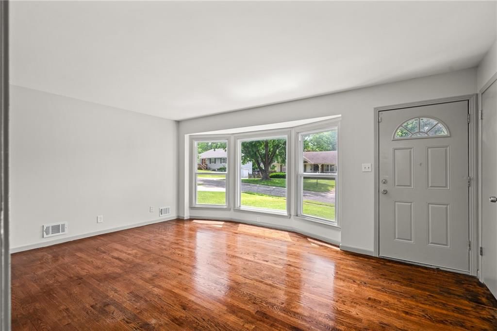 7323 Maywood Avenue — photo 3