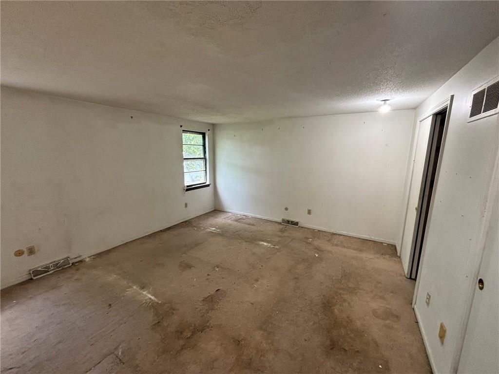 801 E Northview Street — photo 9