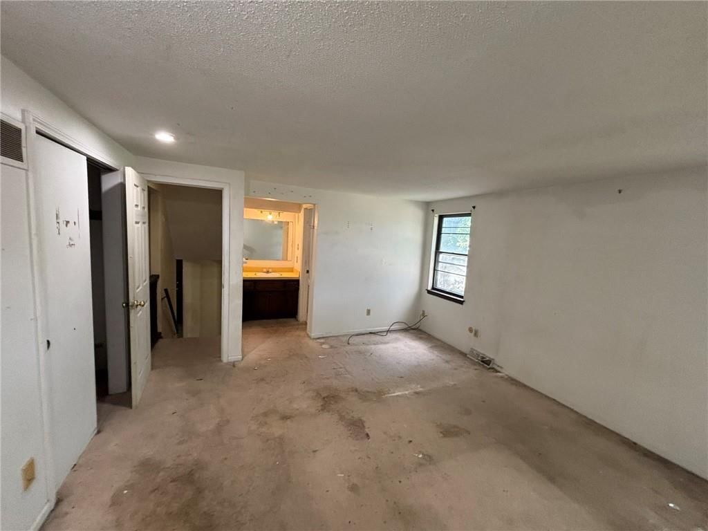 801 E Northview Street — photo 10