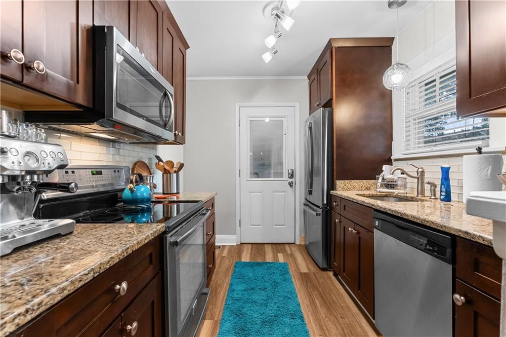 504 W 77th Street — photo 12