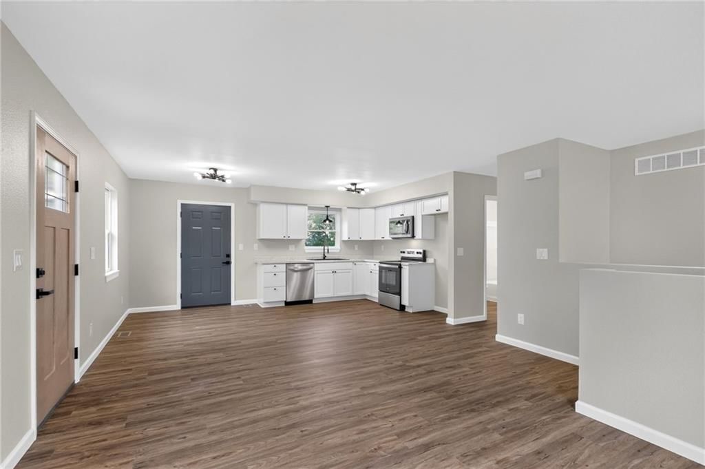 604 W Royle Street — photo 8