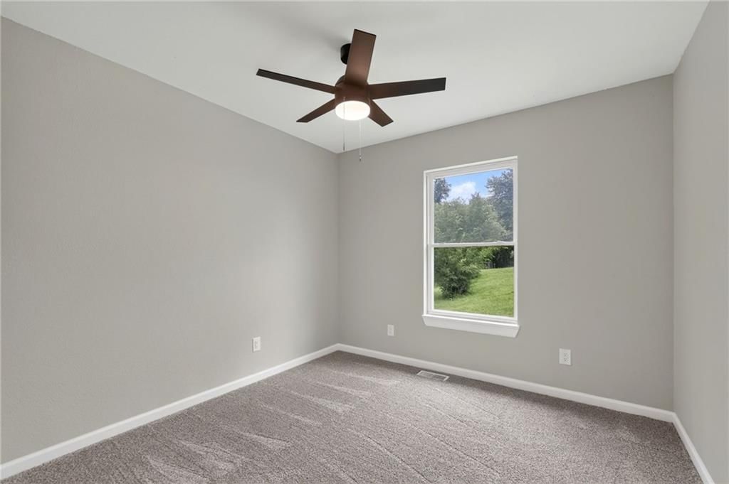 604 W Royle Street — photo 15