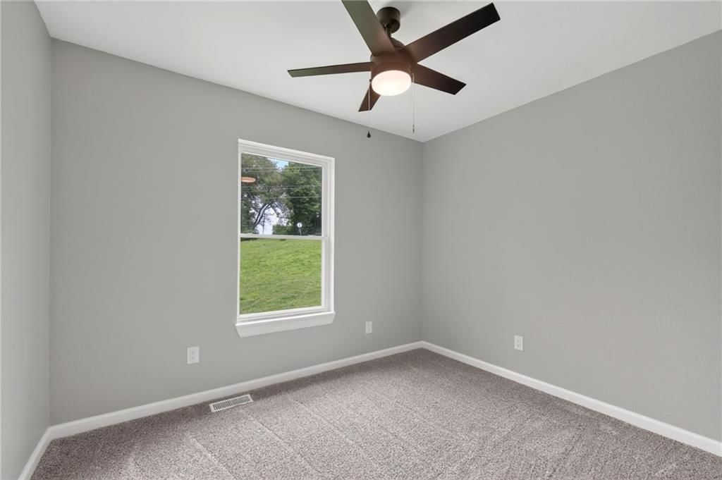 604 W Royle Street — photo 18