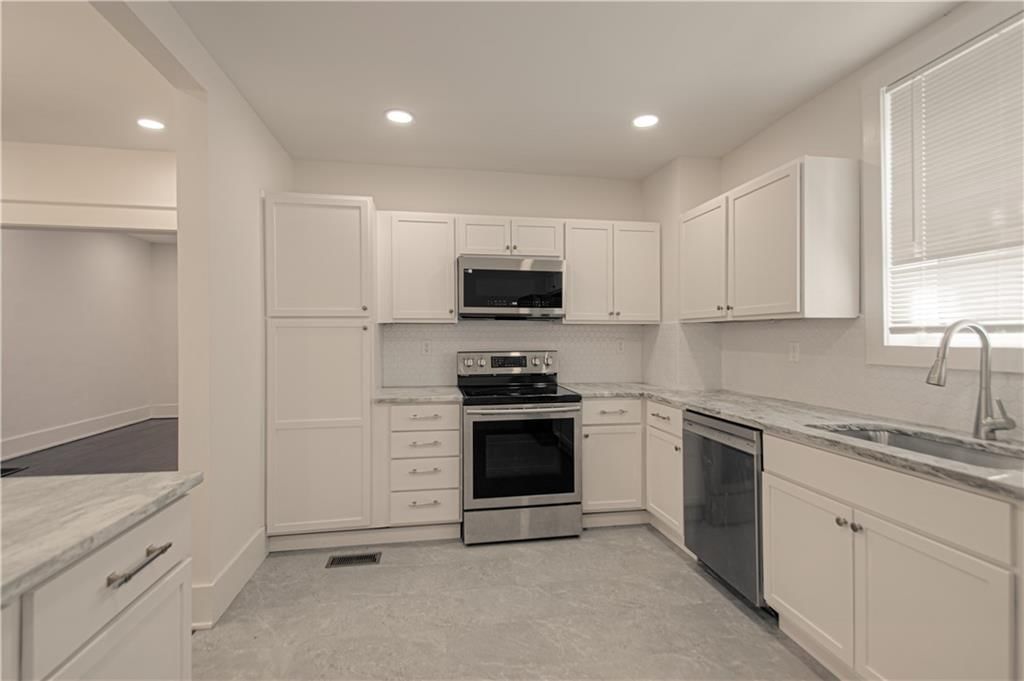 1704 Lake Avenue — photo 14