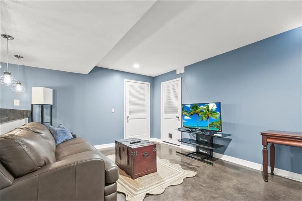 926 E Myrtle Street — photo 28
