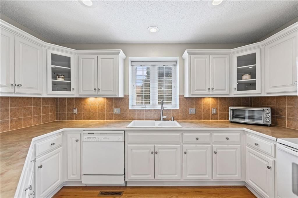 523 Cedar Falls Court — photo 13
