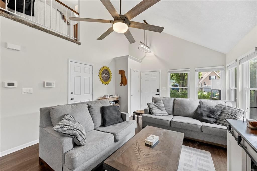 Photo 6 of 29 - 620 Silver Hill Drive, Bonner Springs, KS 66012