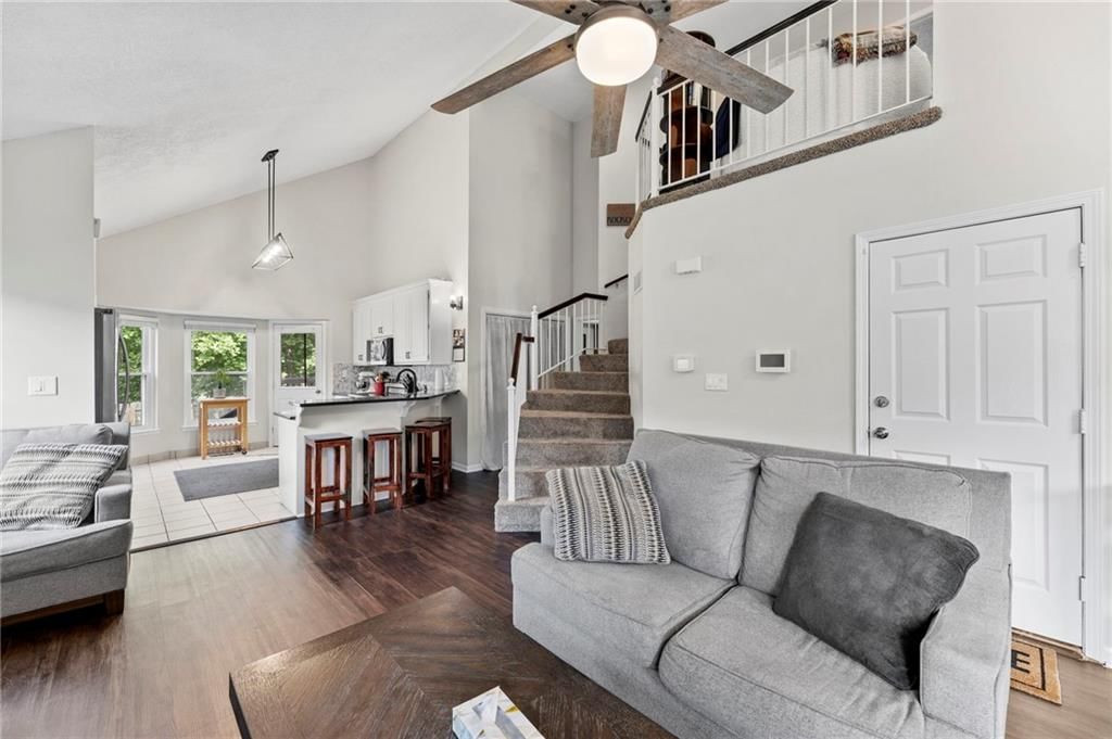 Photo 7 of 29 - 620 Silver Hill Drive, Bonner Springs, KS 66012