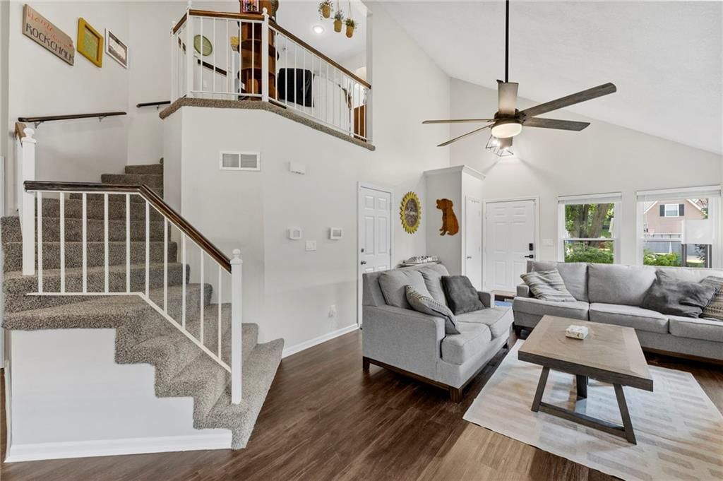Photo 8 of 29 - 620 Silver Hill Drive, Bonner Springs, KS 66012