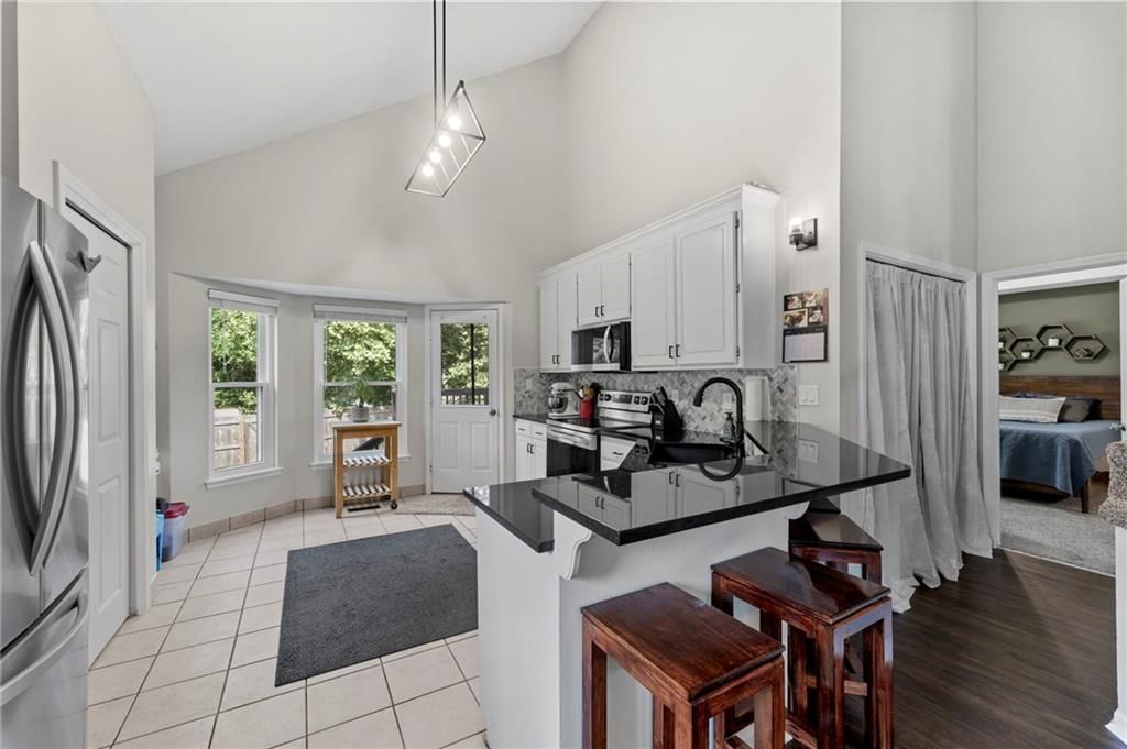 Photo 9 of 29 - 620 Silver Hill Drive, Bonner Springs, KS 66012
