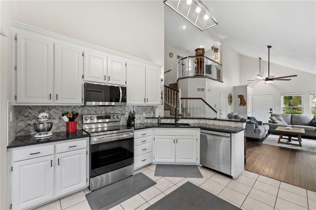 Photo 10 of 29 - 620 Silver Hill Drive, Bonner Springs, KS 66012