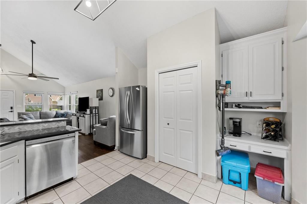 Photo 11 of 29 - 620 Silver Hill Drive, Bonner Springs, KS 66012