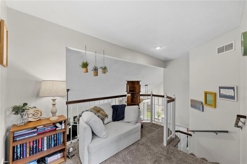 Photo 13 of 29 - 620 Silver Hill Drive, Bonner Springs, KS 66012