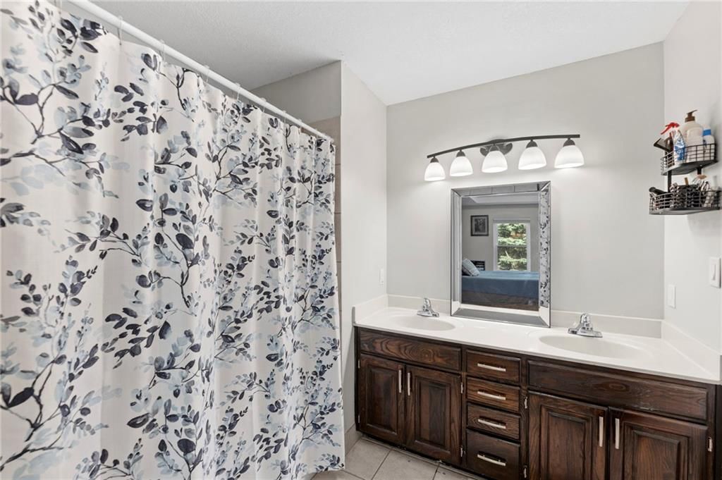 Photo 17 of 29 - 620 Silver Hill Drive, Bonner Springs, KS 66012