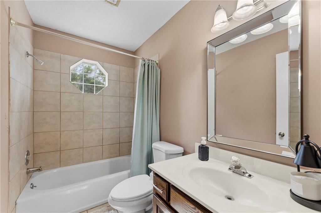 Photo 21 of 29 - 620 Silver Hill Drive, Bonner Springs, KS 66012