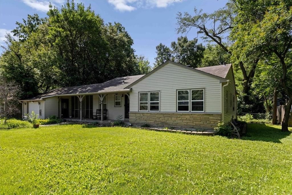 6201 67th Street, Overland Park, KS