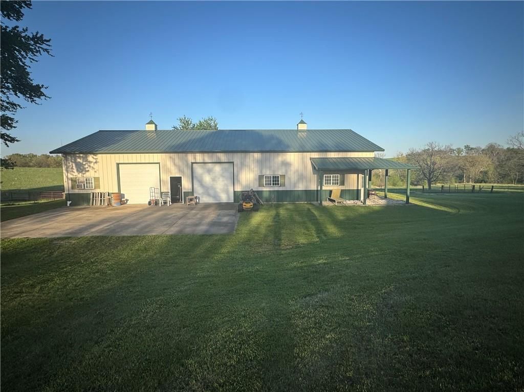 16985 SMITH Road — photo 4