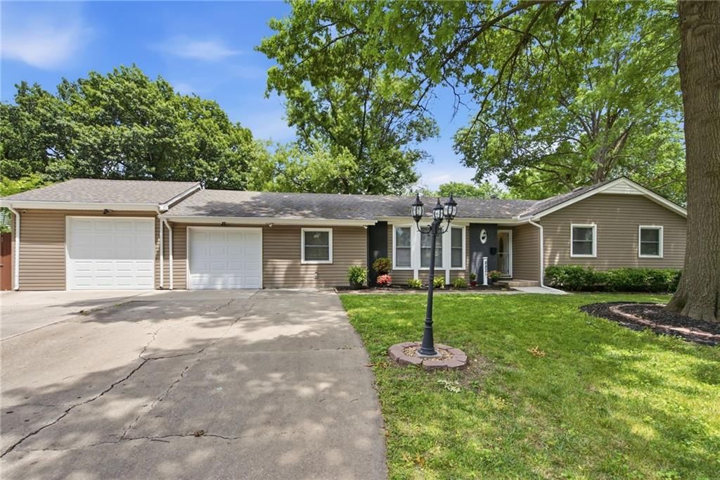 8821 Lowell Avenue, Overland Park, KS