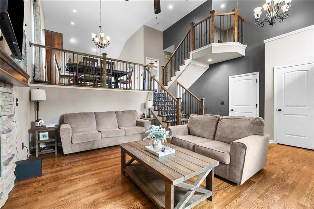 115 E Maple Street — photo 3