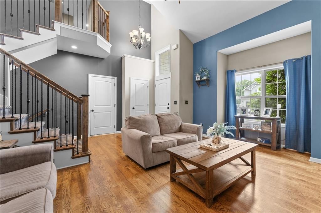 115 E Maple Street — photo 4