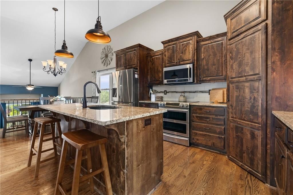 115 E Maple Street — photo 6