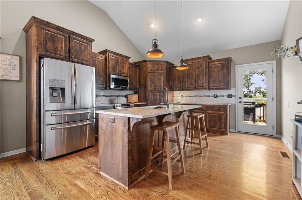 115 E Maple Street — photo 7