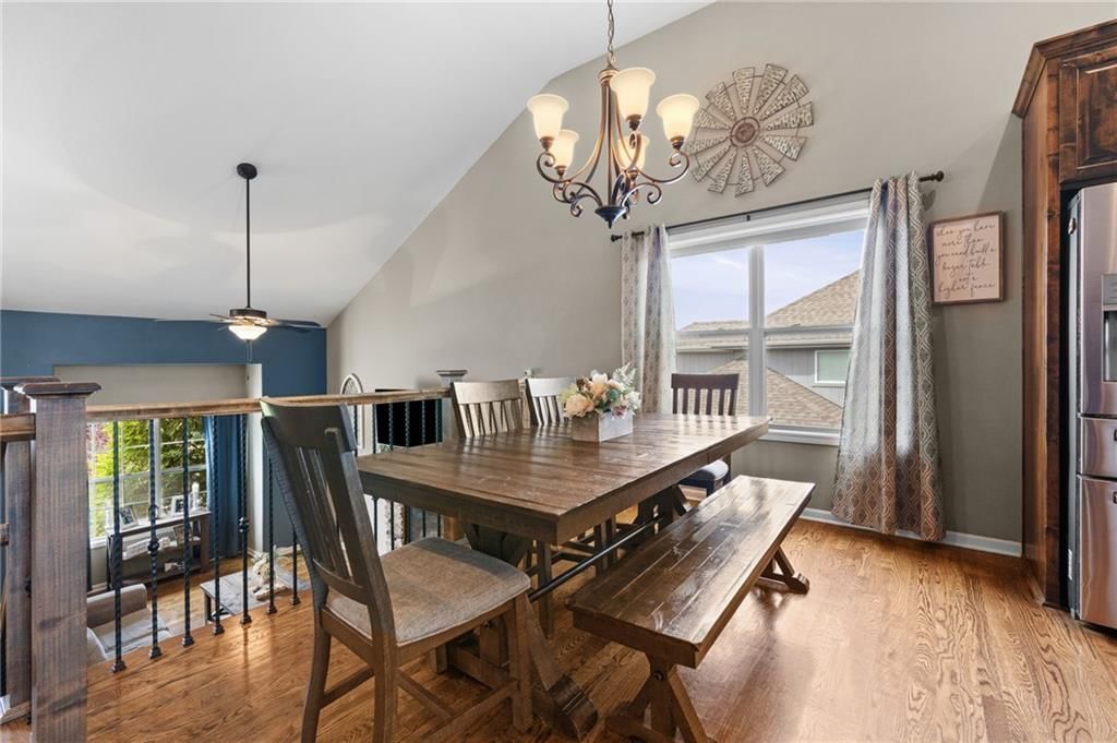 115 E Maple Street — photo 8