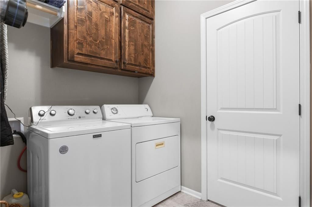 115 E Maple Street — photo 11