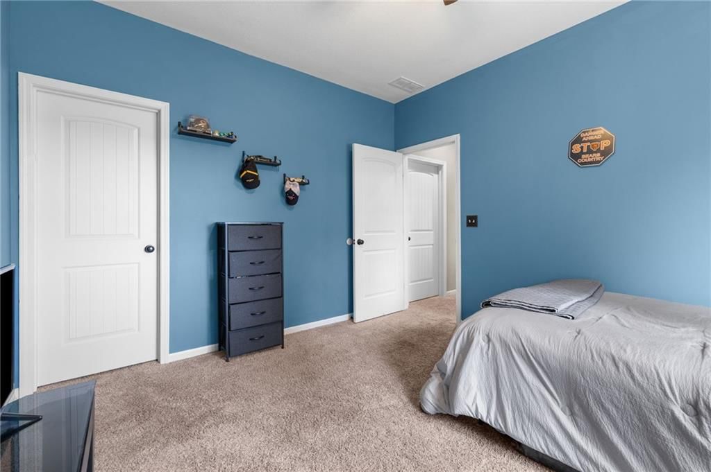 115 E Maple Street — photo 12