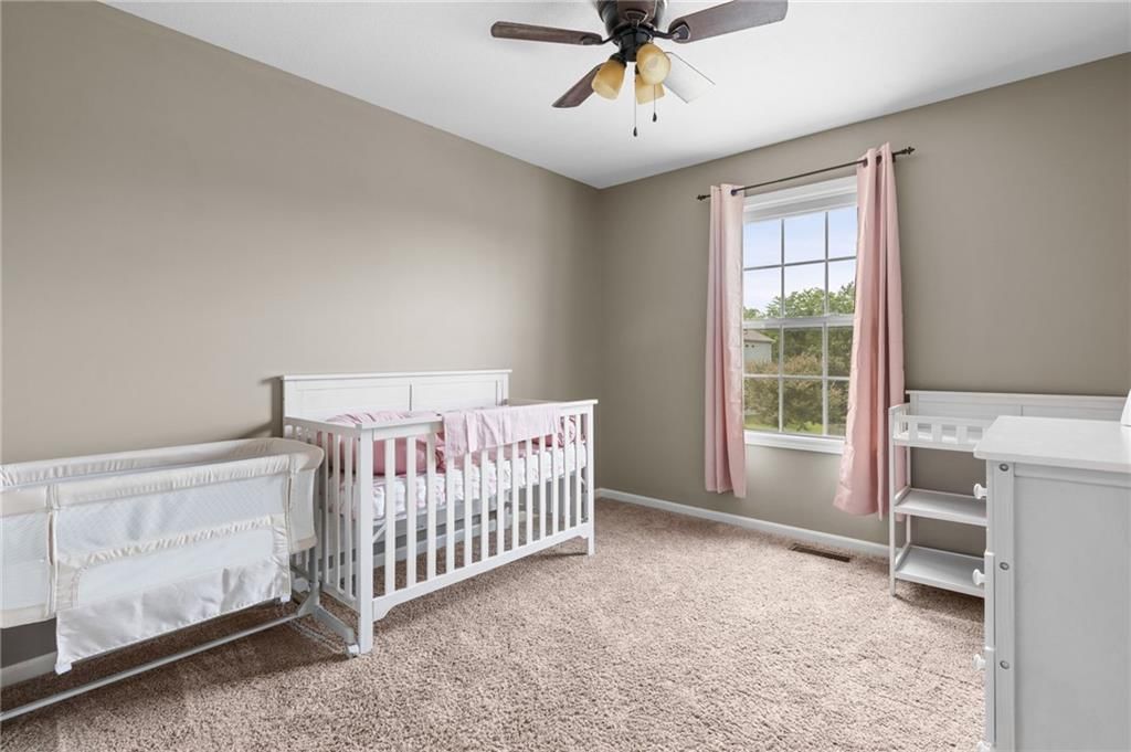 115 E Maple Street — photo 15