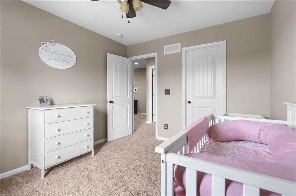 115 E Maple Street — photo 16