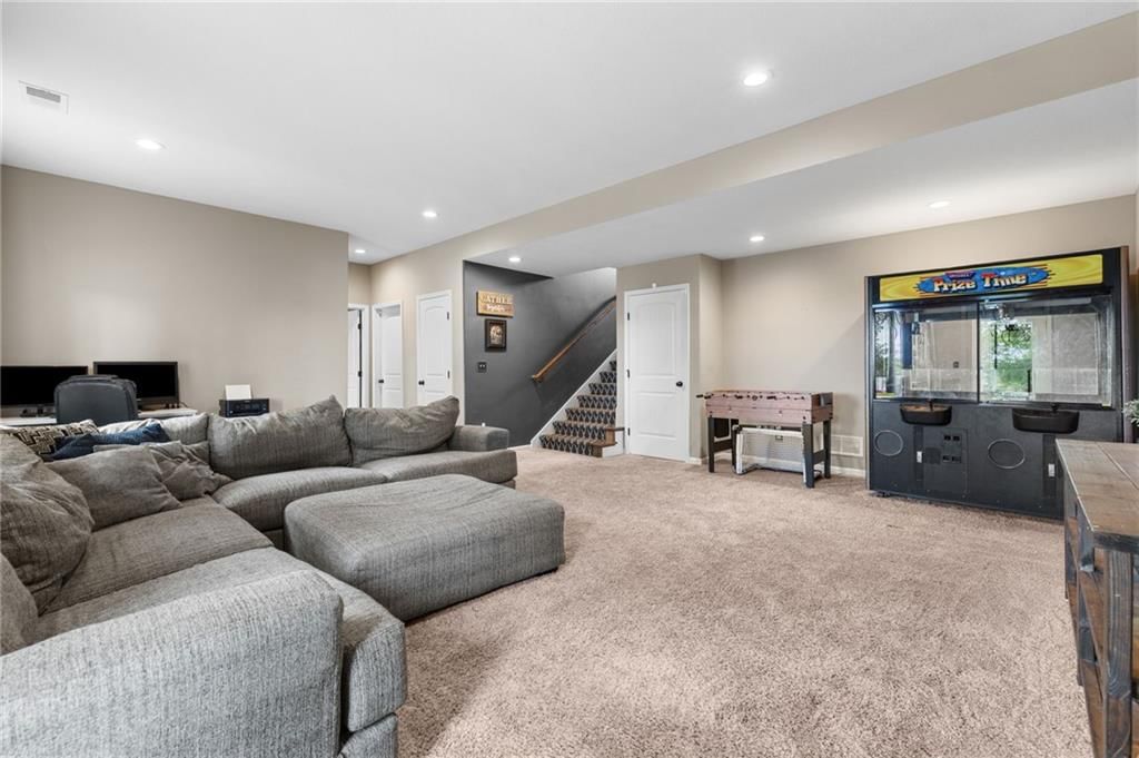 115 E Maple Street — photo 22