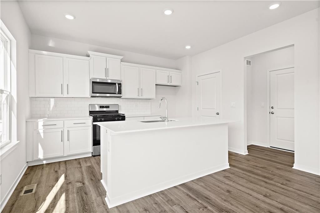 10716 N Richmond Avenue — photo 12