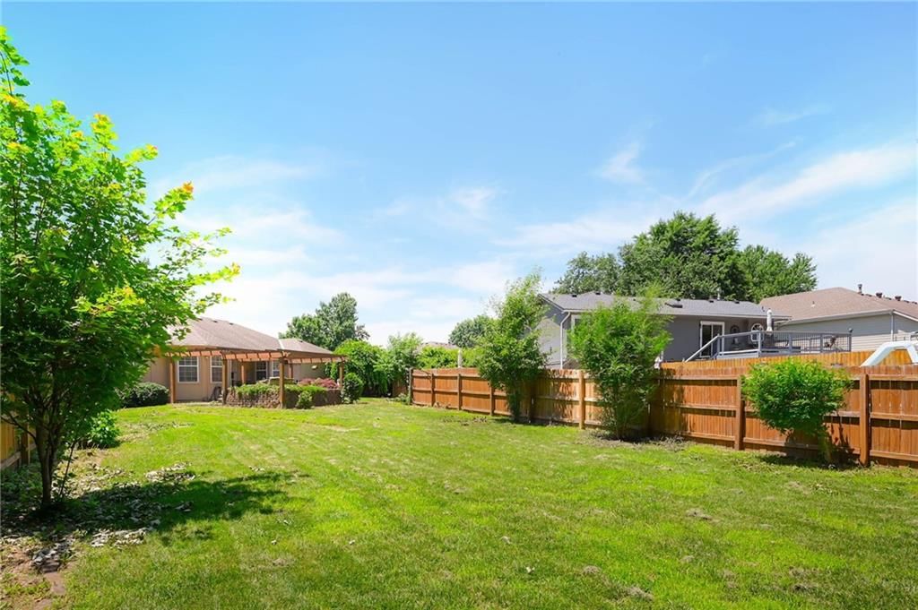 1810 NW Harbor Court — photo 6