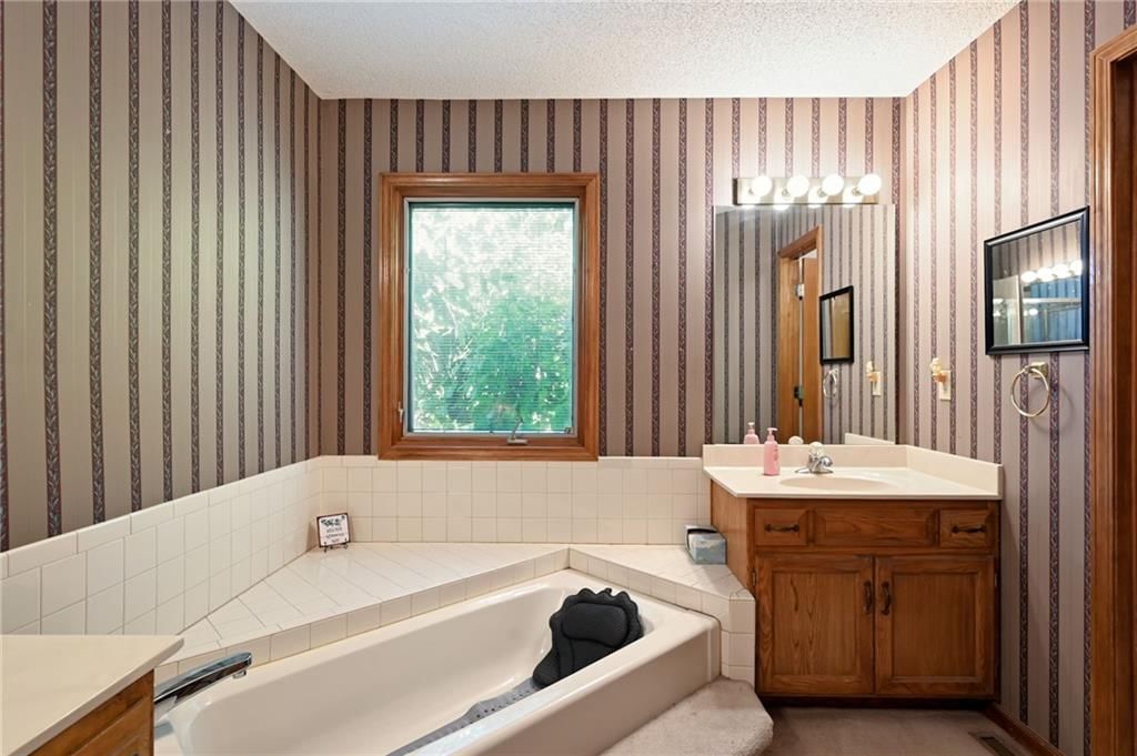 1810 NW Harbor Court — photo 16