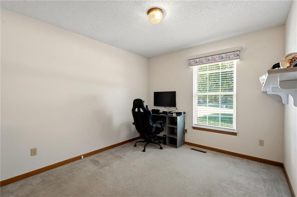 1810 NW Harbor Court — photo 18