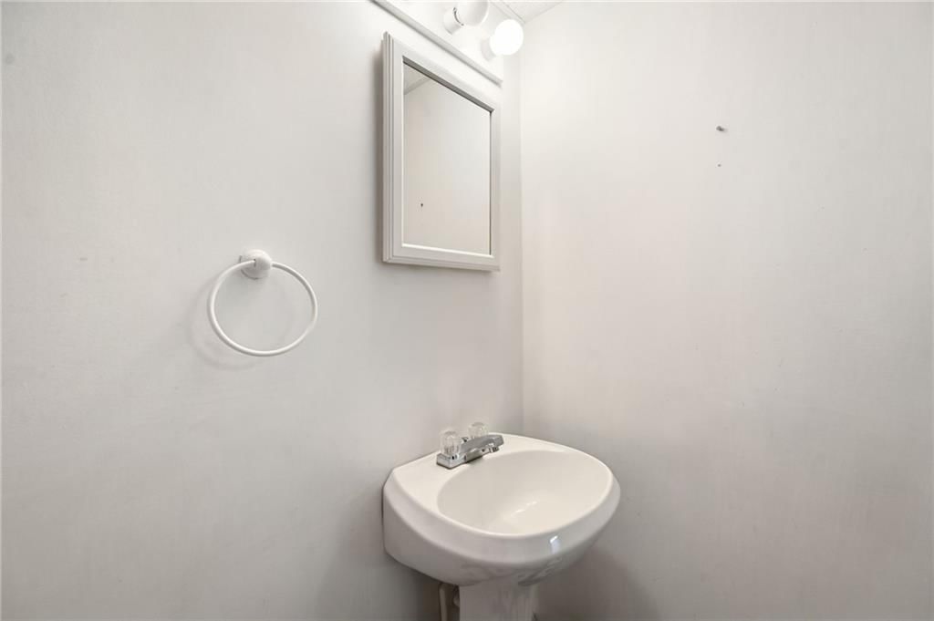 1810 NW Harbor Court — photo 22