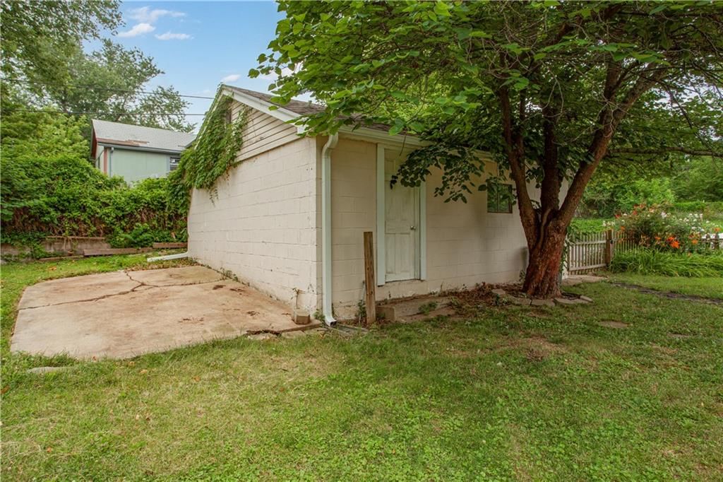841 S Leslie Avenue — photo 24