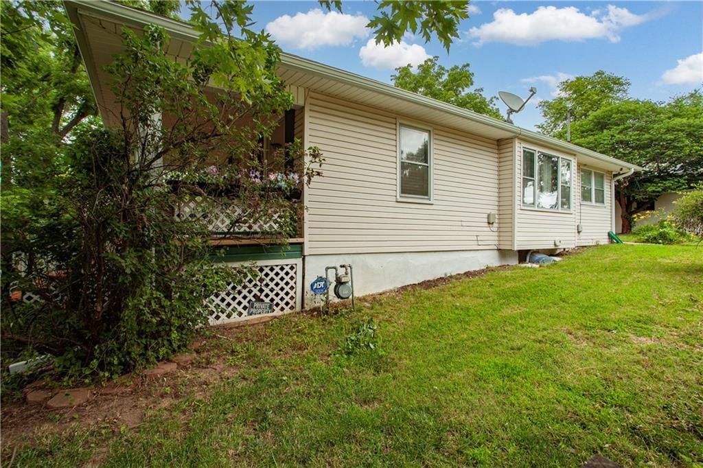 841 S Leslie Avenue — photo 28