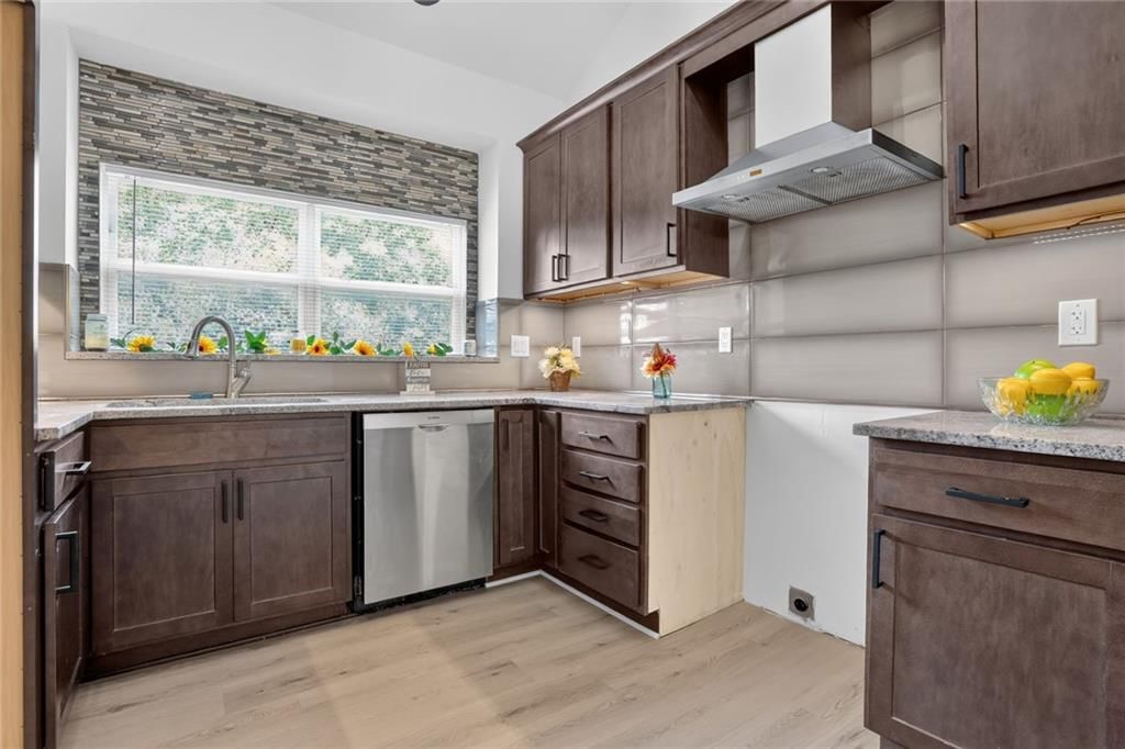 16282 S SUNSET Street — photo 5