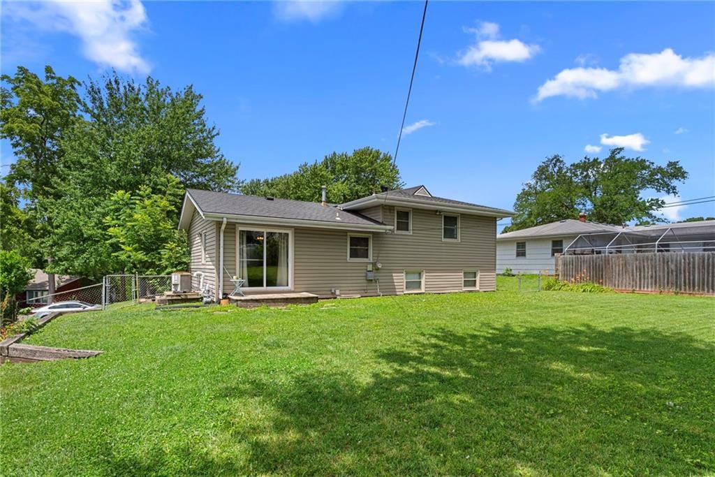 6303 N Wayne Avenue — photo 22