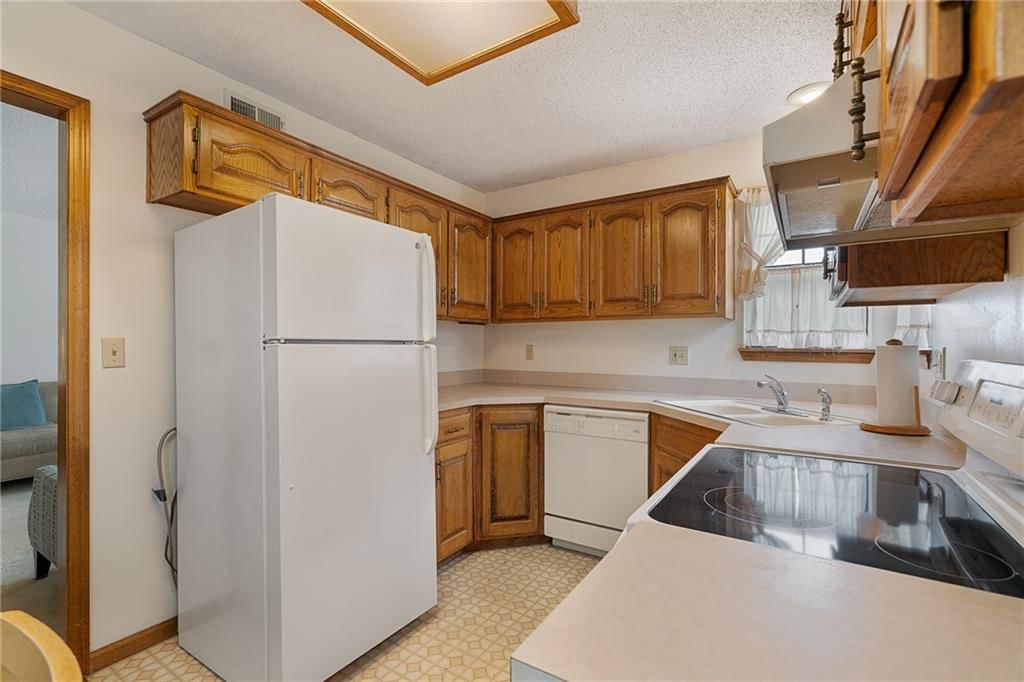 23985 W 57th Terrace — photo 12