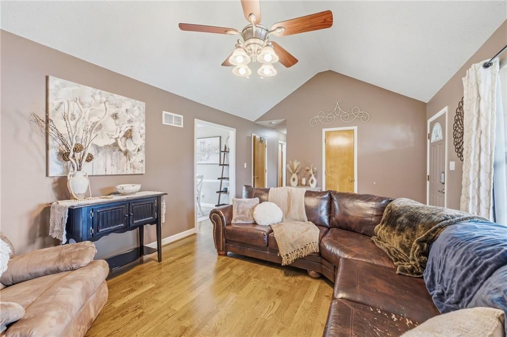 404 SE Onyx Drive — photo 4
