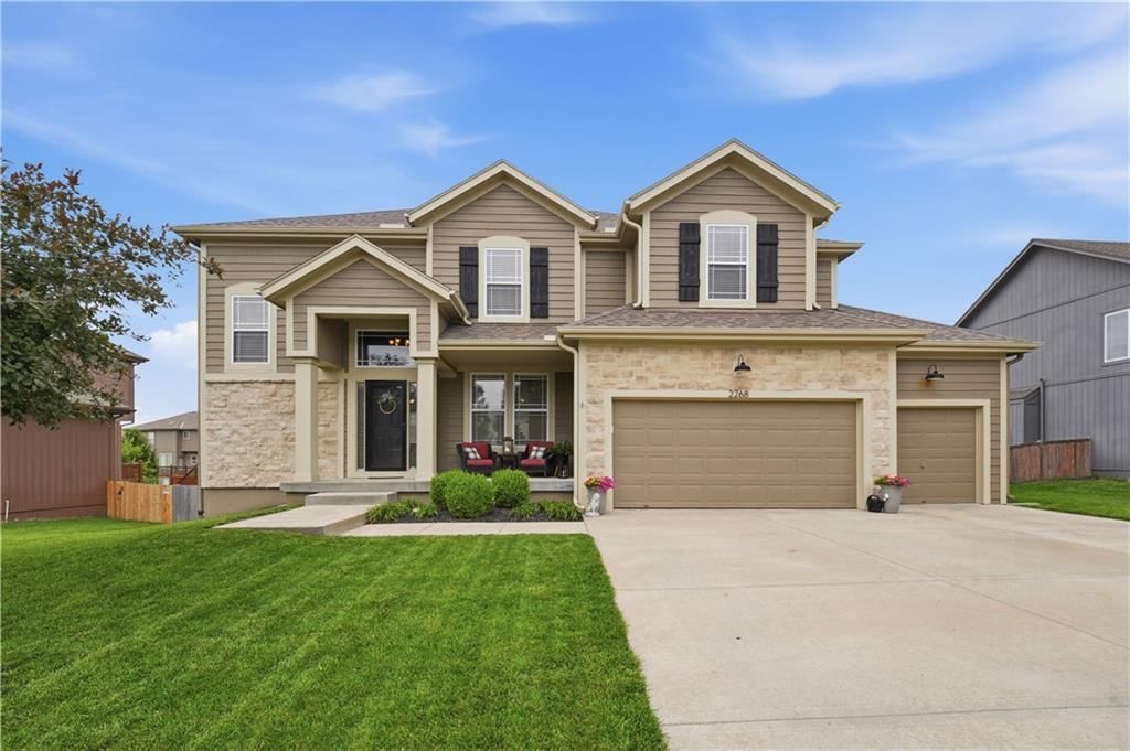 2268 W Concord Drive — photo 1