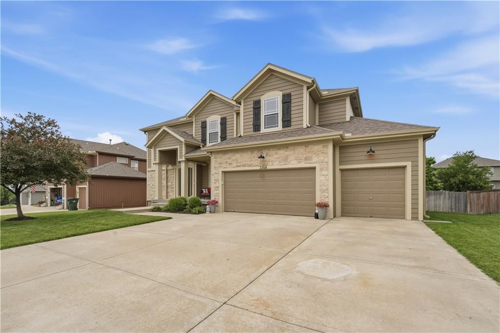 2268 W Concord Drive — photo 2