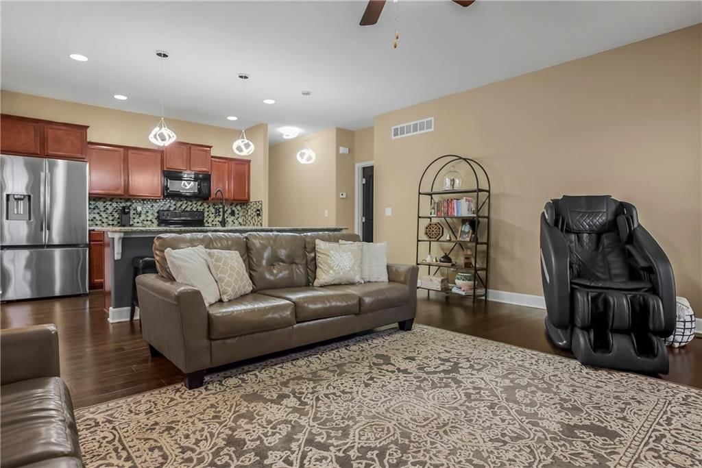 424 E Pawnee Lane — photo 4