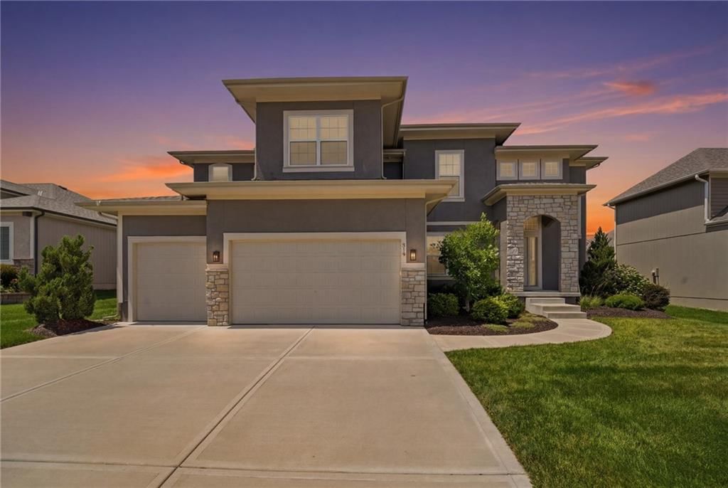 318 NW Ambersham Drive — photo 1