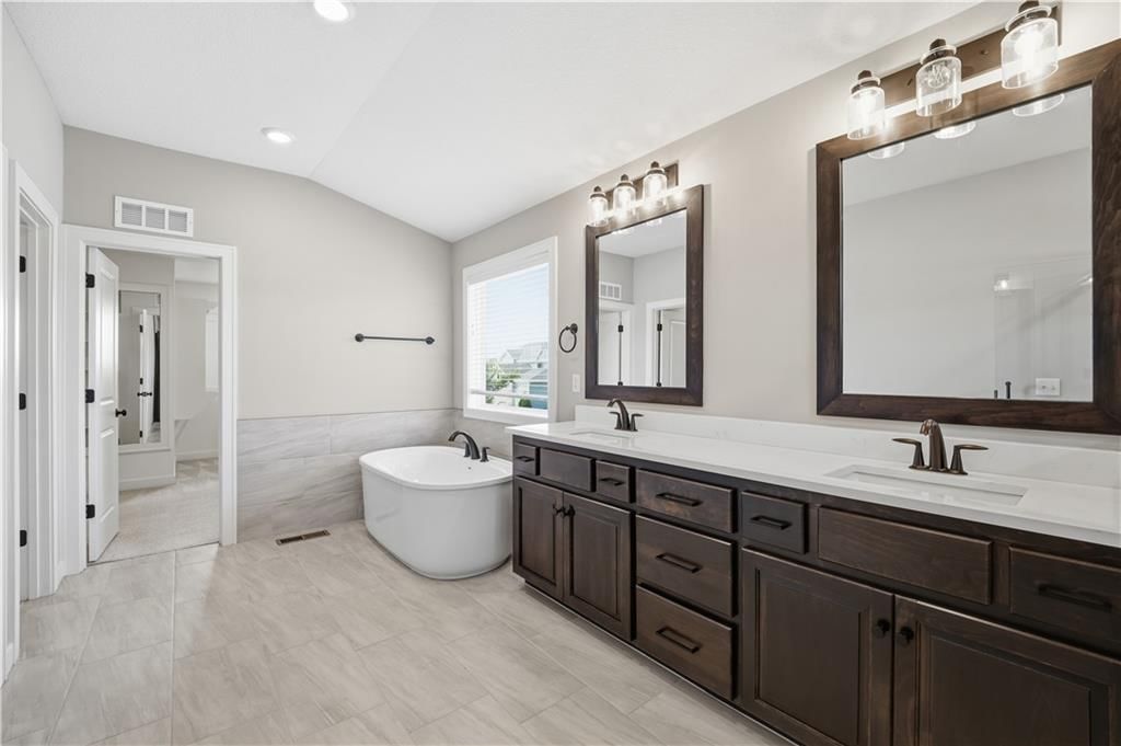 318 NW Ambersham Drive — photo 5