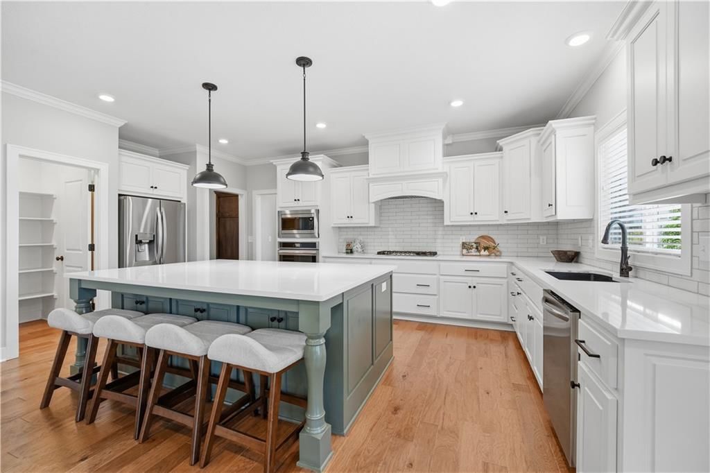 318 NW Ambersham Drive — photo 6