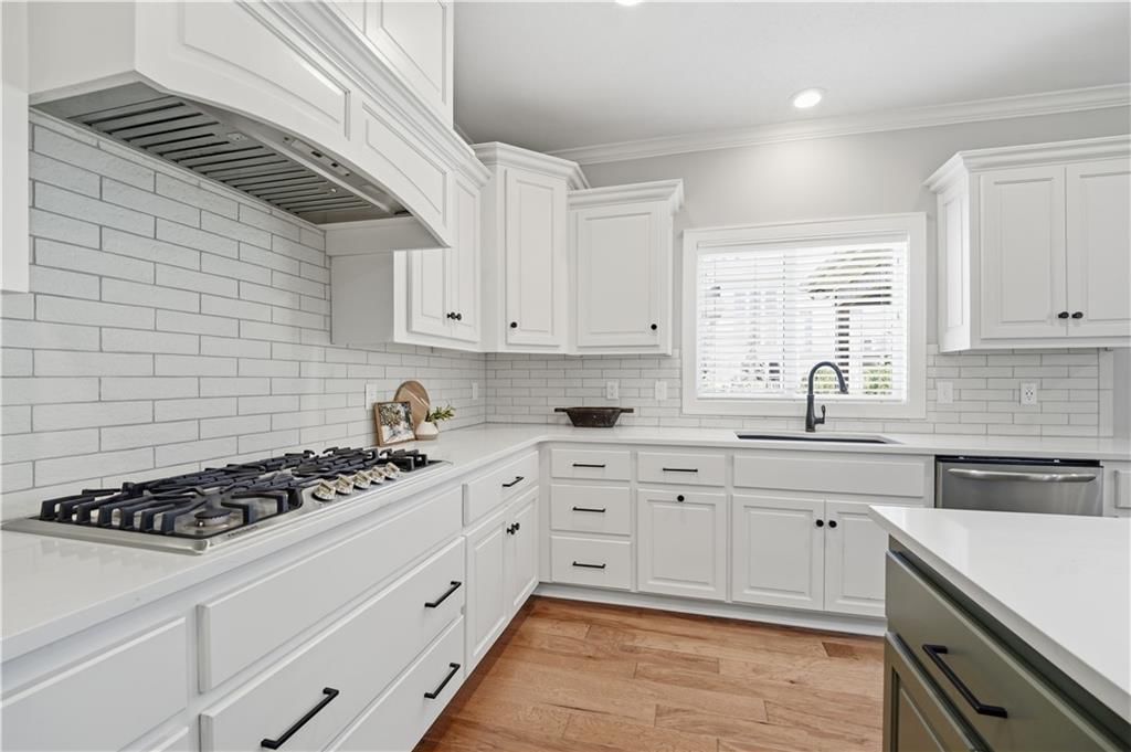 318 NW Ambersham Drive — photo 8